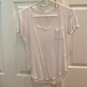 White v-neck pocket t-shirt